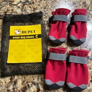 ♥️ Red Dog boots Size 3 (2 in paws)